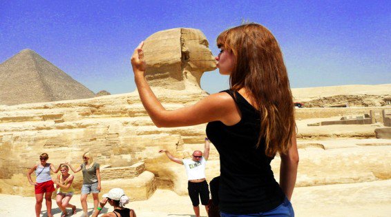 beeldjagers's tweet photo. Gekust door een sphinx. Ontdek de hele collectie op https://t.co/S6TGv5UIPk https://t.co/puaonI5bMF