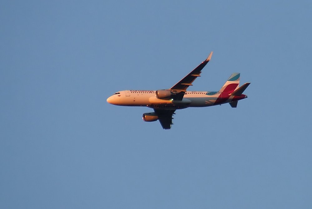 A3803's tweet photo. Eurowings im letzten Tageslicht. #EW1042 #DUSTXL #TXL #A320 #DAEWO https://t.co/vynHaDiI2f