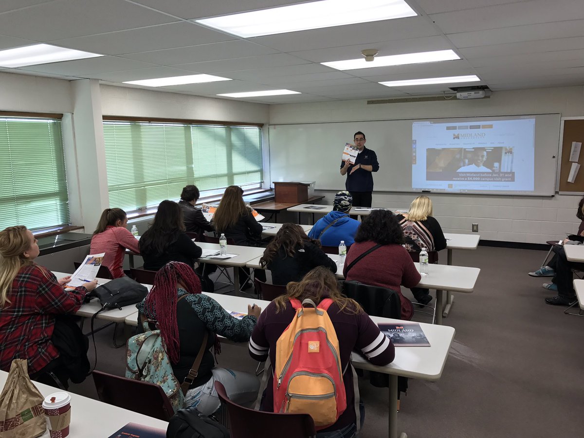 MSCounseling's tweet photo. @MidlandUMatt starting our tour with great college info! https://t.co/bN3hqWa5YS