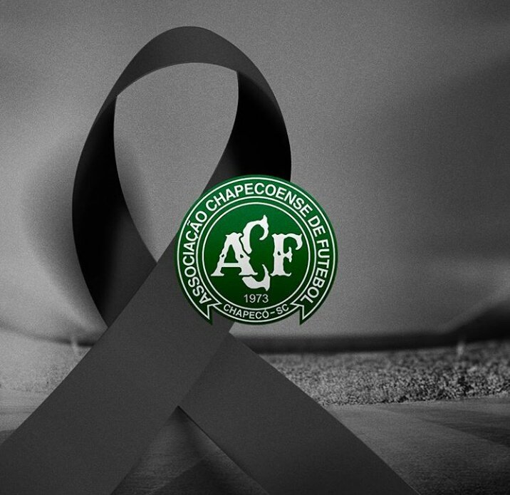 PSG_Goleador's tweet photo. No existen palabras en estos momentos!
El fútbol está de luto, otros nuevos luchadores se nos fueron.. que desgracia
#FuerzaChapecoense 💪💪😢😢 https://t.co/JoK1zM9r6L