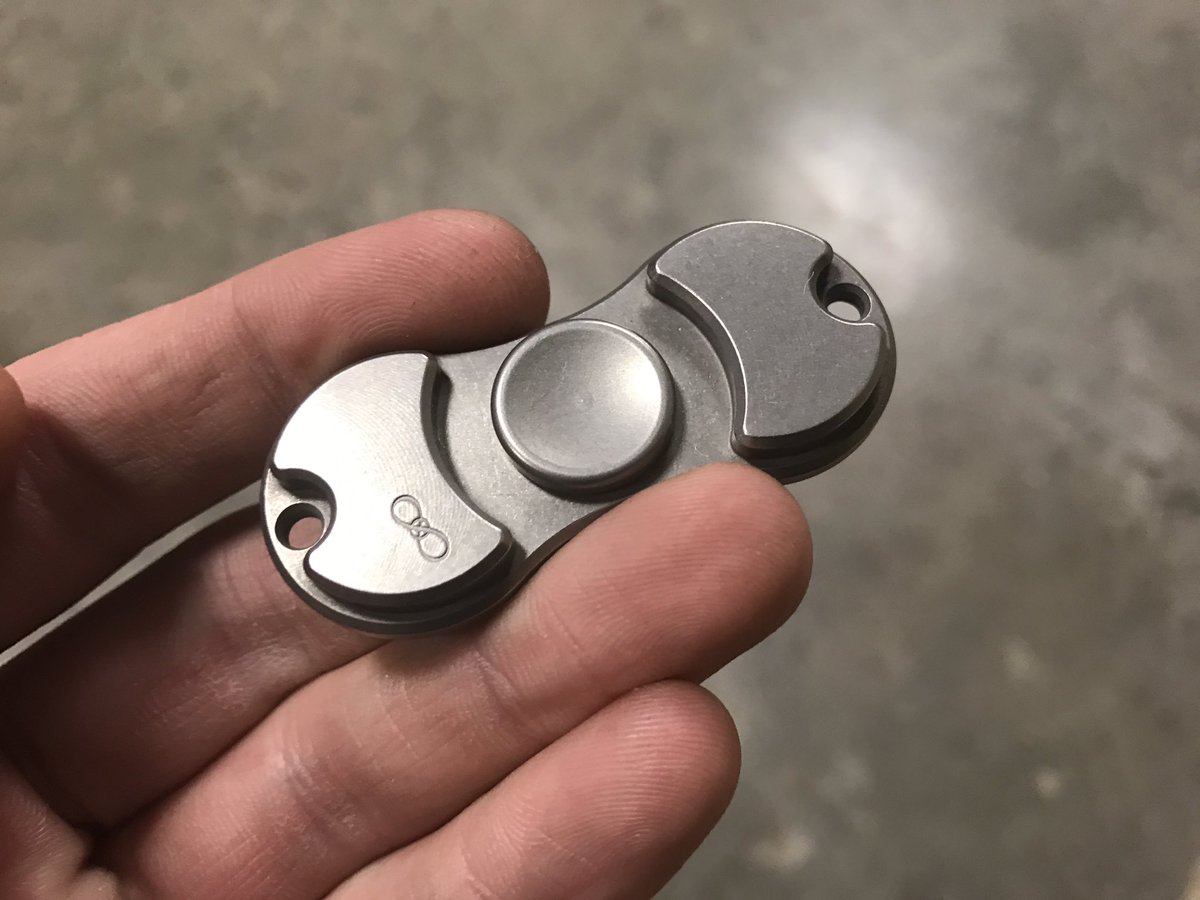 caplephoto's tweet photo. Addicted to these damn things #torqbar #fidgetspinner https://t.co/DuEifat5Ey