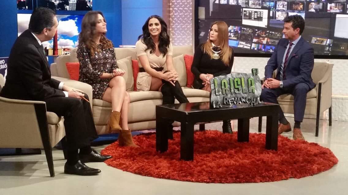 PulmonesAcero's tweet photo. Nos visitó @barbaraderegil para hablar del éxito y evolución de #RosarioTijeras #HechosAM ✂️✂️ https://t.co/K9XUxjV0U9