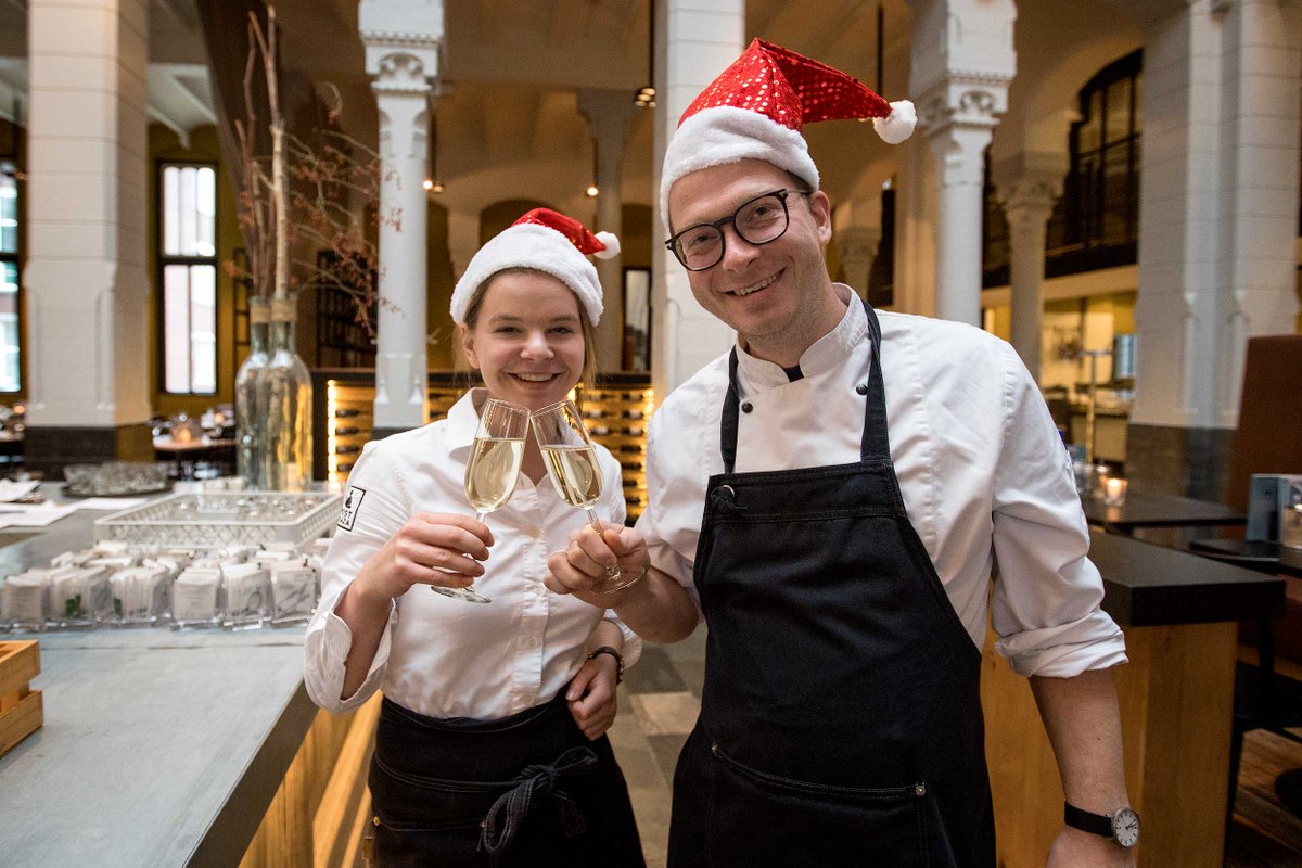 De feestdagen staan weer voor de deur! <a href="/HotelPostPlaza/">Post-Plaza Hotel & Grand Café</a> laat je kennis maken met speciale arrangementen. Kijk op bit.ly/2gEwzAi