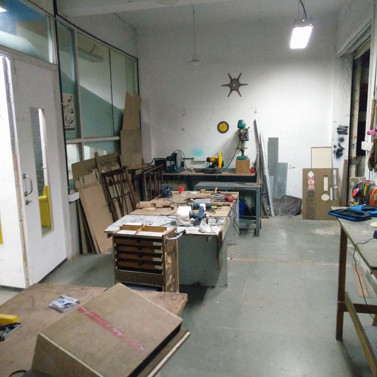 thomasmeghe's tweet photo. Great @makersasylum tools and power tools workshop. Cc, @LabFabfr https://t.co/i6fgTe7muP