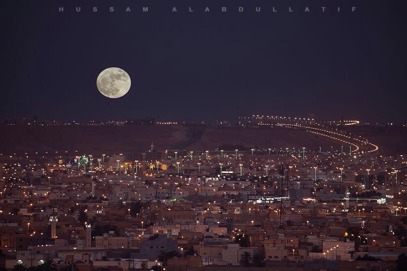 hamood019's tweet photo. اصوره في محفظه الزلفي🌕 #القمر_العملاق https://t.co/Hv1er81KKU