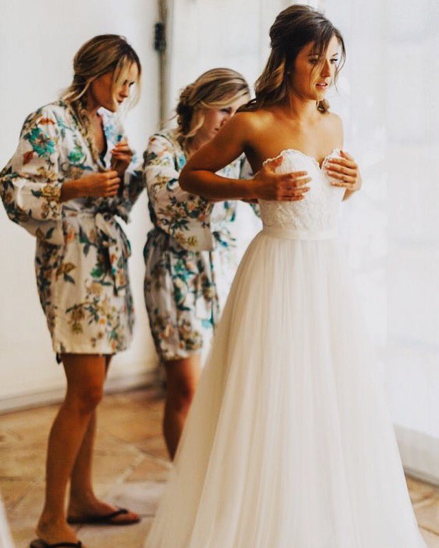 WeddingAdvisor's tweet photo. a special moment with your BFFs [📷:@weddingwisdom]#wedding #weddingideas #weddinginspiration #weddingphotography #weddingphotographer #love https://t.co/gHaLFL9J8x