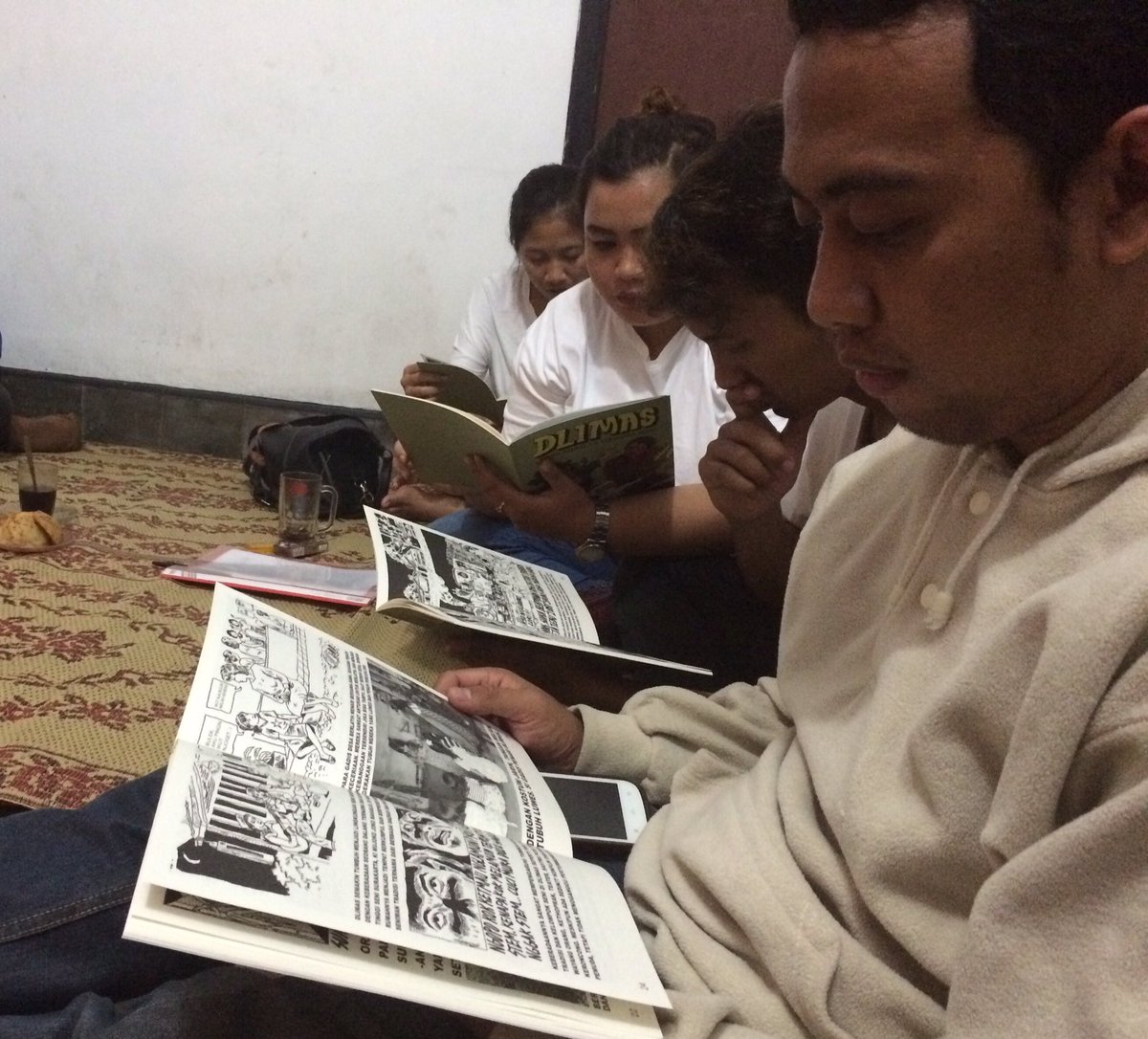 creativenet_id's tweet photo. Kisah tentang sebuah desa yang digambarkan dalam bentuk komik.  https://t.co/ewcZmIGWxl @njahja @kabarklaten https://t.co/HcoxntiDgO