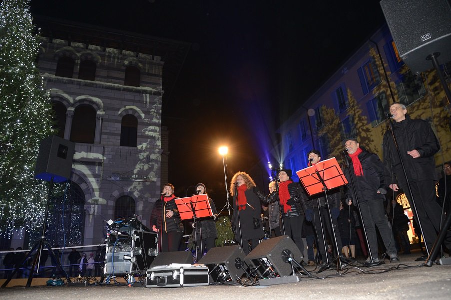 CittaBalocchi's tweet photo. Sab 3 ➡️non mancate alle #NoteDiNatale 🎶 In Piazza Grimoldi, alle 16, il primo appuntamento con il coro #CodiceVoce! https://t.co/m9M4iGSKDa https://t.co/WhCP7LncVT