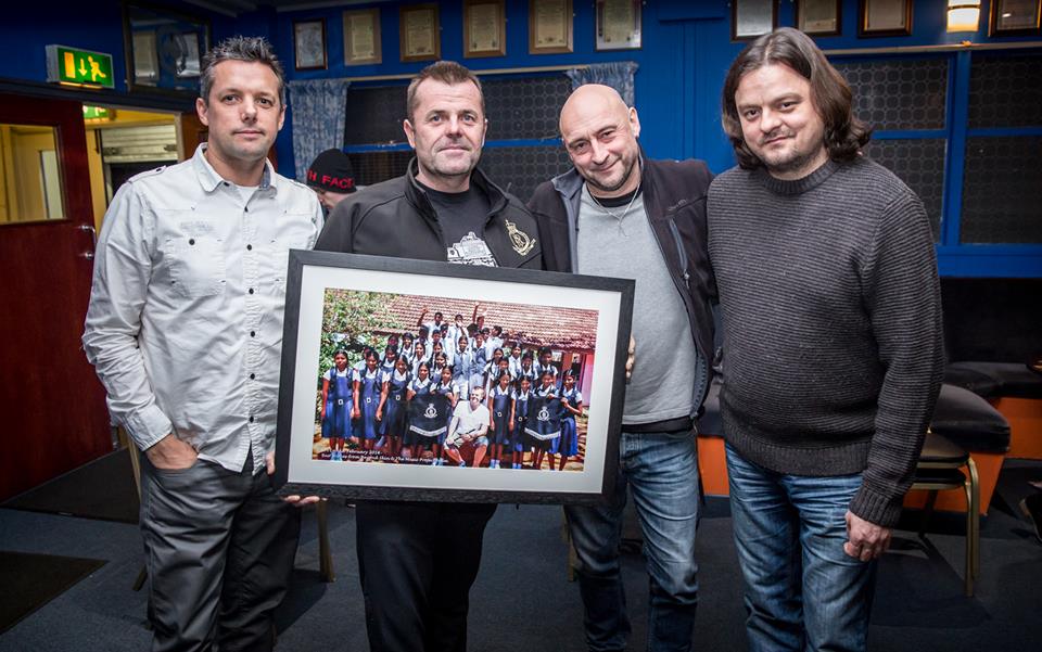 BeyondSkin's tweet photo. Davie @SuperSRD receiving gift picture from Sri Lanka music adventure colleagues Davy, Jan & Darren @BeyondSkin
#parallelversing project https://t.co/y8Ey1aKtzf