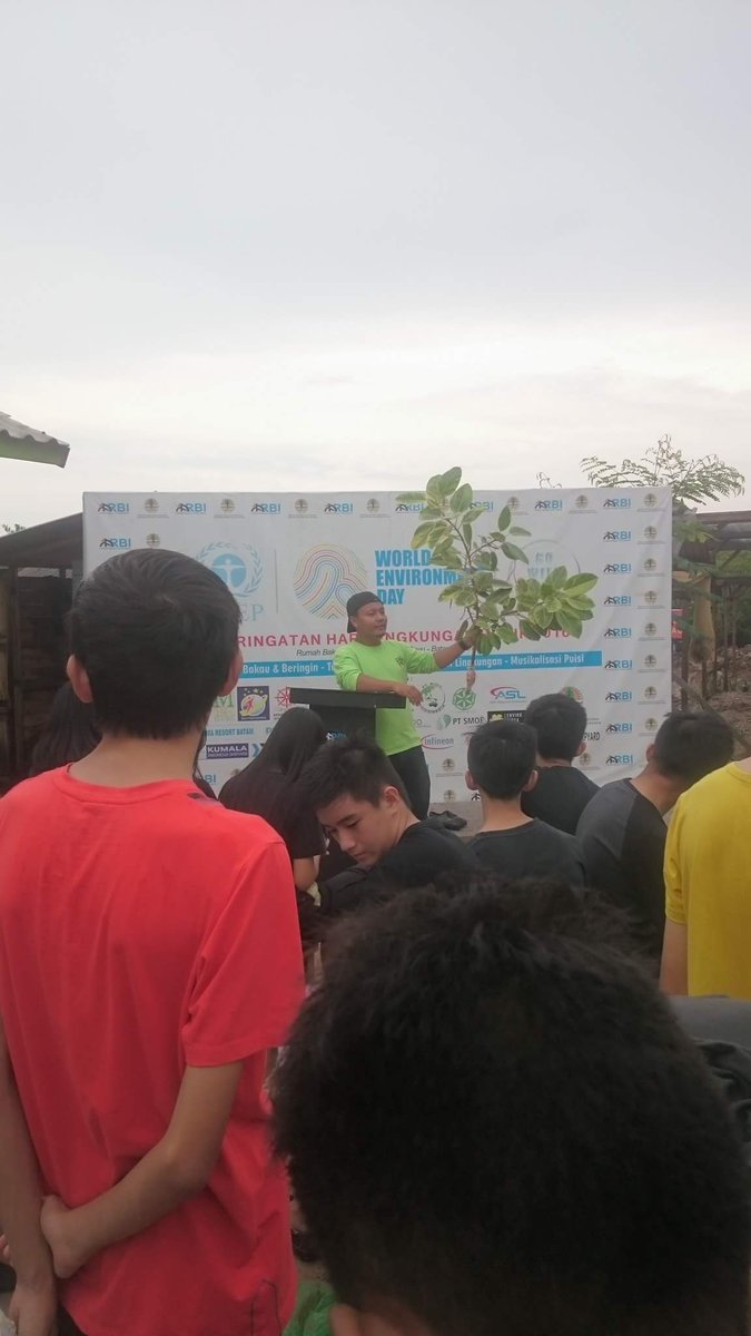 andipecinta's tweet photo. Edukasi kepada Siswa SMK Maitrya dalam rangka hari lingkungan hidup
@djayawarman @kementan @KementerianLHK #YukTanamPohon #HMPI2016 #kubina https://t.co/FcbS5674JA
