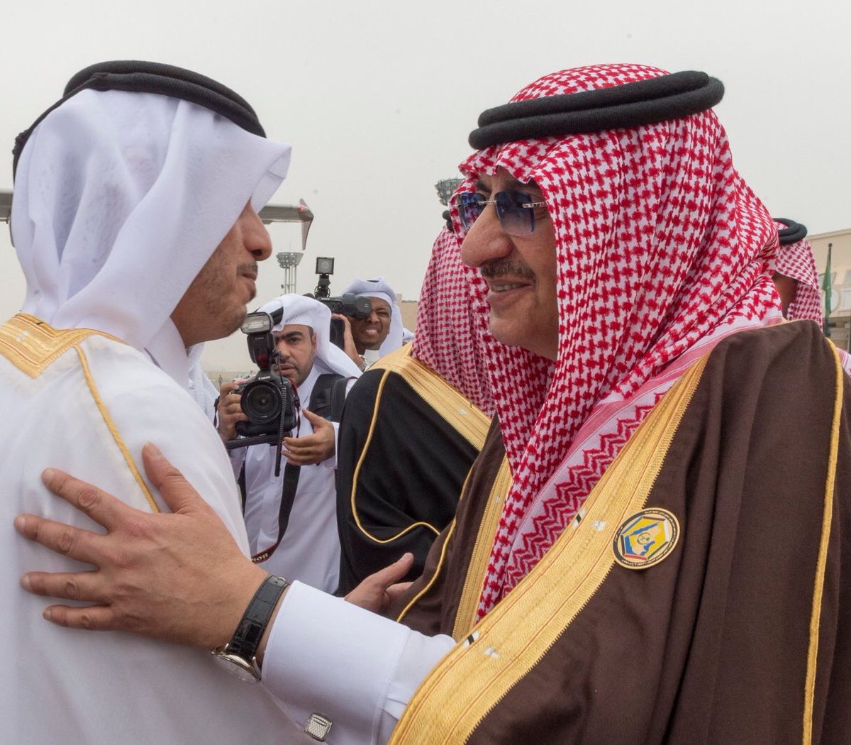 almlllk's tweet photo. #ولي_العهد الأمير #محمد_بن_نايف في مقدمة مستقبلي وزراء الداخلية بدول مجلس التعاون الخليجي لدى وصولهم #الرياض

#السعودية https://t.co/BzrG3SvZJ1