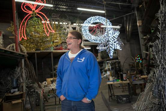 retailwire's tweet image. Firm brings holiday lights to NYC’s streets - WSJ hubs.ly/H05mvh80 via #retailwire