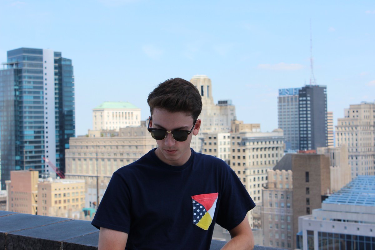 phlmediam's tweet photo. Way up. #phl #phlmedia #sharethecity #skyline #phiilly #views #VisualContent https://t.co/LWtSb4s4Mp