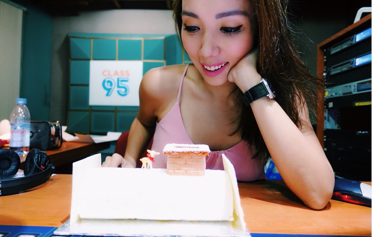 JeanDanker's tweet photo. I'm looking at a MAO SHAN WANG LOG CAKE!!!!!
Thanks #peonyjadesg + #37comms ❤️ https://t.co/jHOWDiyoJm
