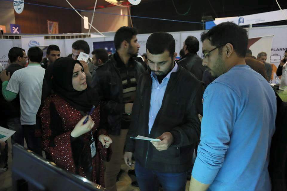 tashbeak7's tweet photo. Here is the hard-working CEO, @nuwarawwad1 , giving information and answering the visitors' questions. 
#Tashbeak #Expotech2016 https://t.co/iXqlQJvq4D