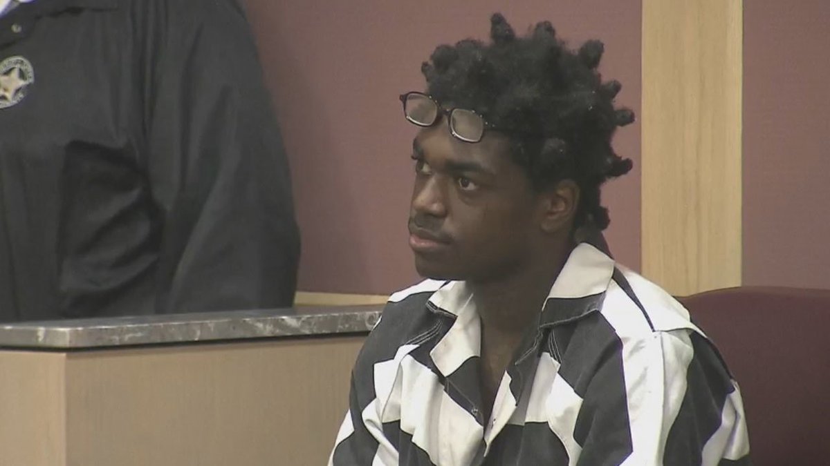 S. Fla. rapper @KodakBlack1K extradited from Fla. jail to South Carolina bit.ly/2gsW9ZZ https://t.co/FagleIfCBR