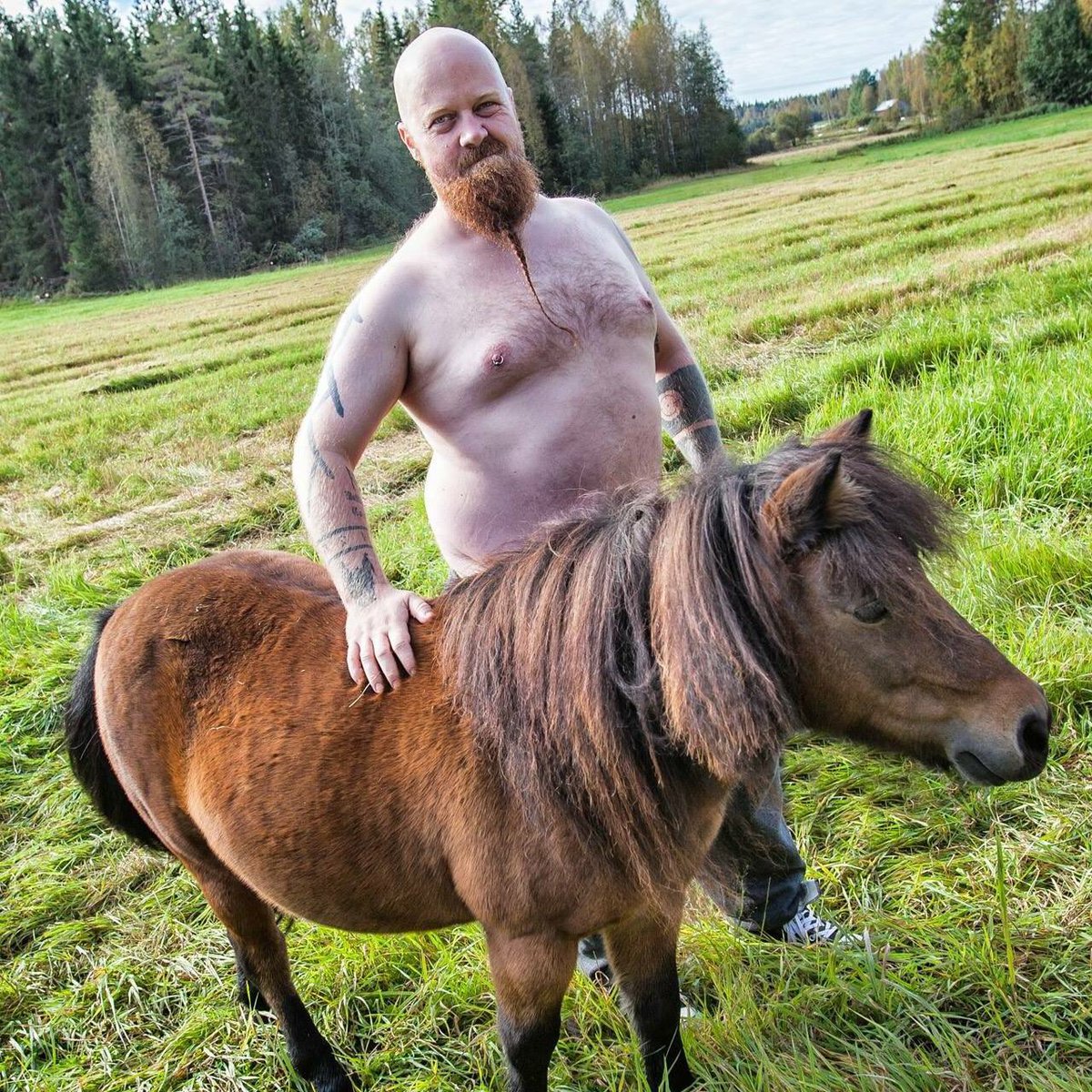 Metallihelvetti's tweet photo. Metallihelvetinpoikakalenteria saa taas! Eli uutta lihaa vuodelle 2017. Facebookista löytyy. Tilaukset jussi@metallihelvetti.net. Hintaa 15€ https://t.co/177ydGr9Zz