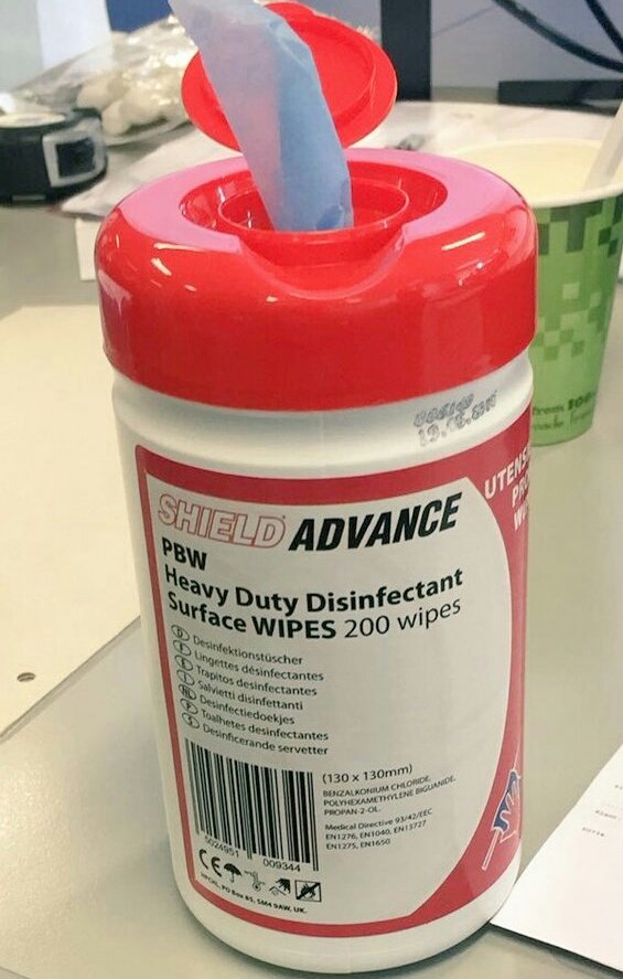 Nieuw in ons assortiment! Desinfectie doekjes 13 x 13 cm in handige verpakking. In diverse formaten en diktes leverbaar.  #hygiene