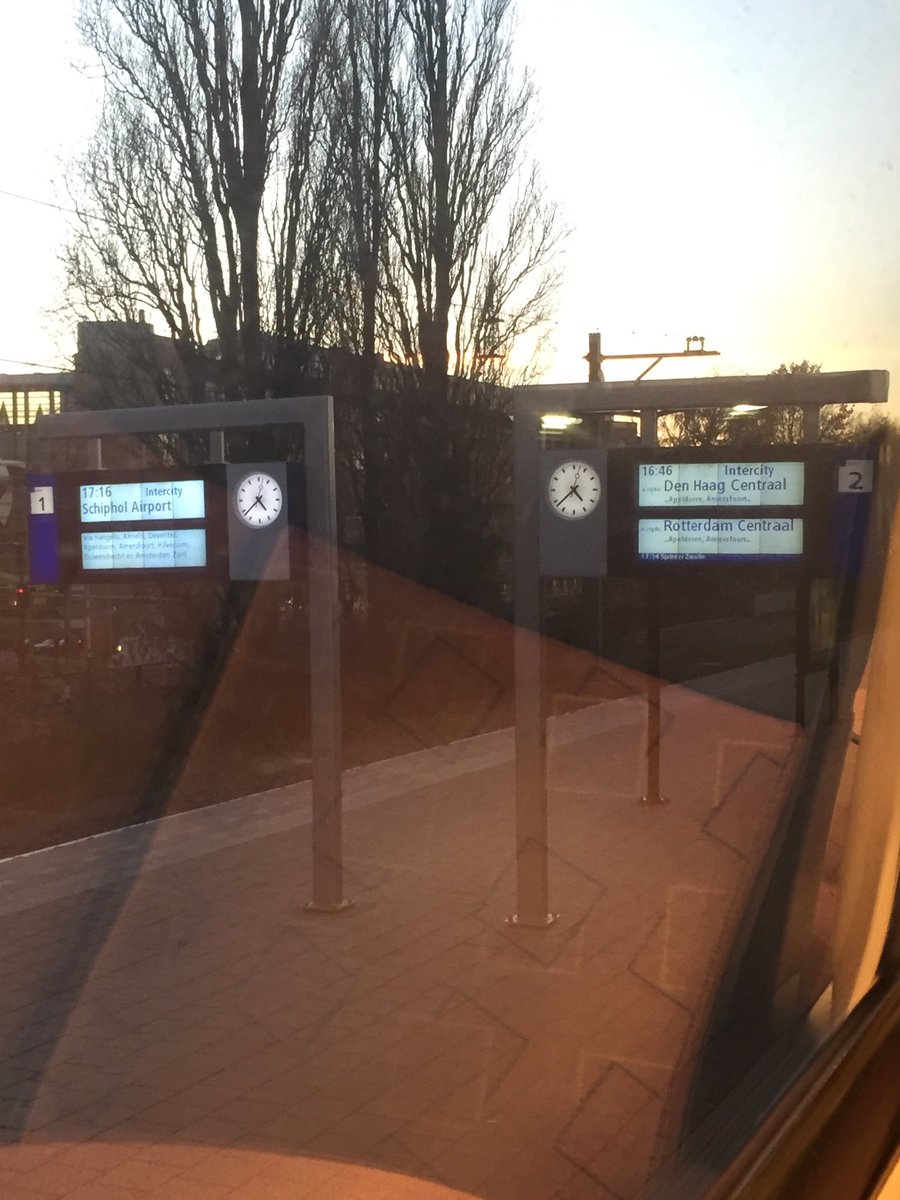Petraterbrugge's tweet photo. Terug naar huis treinen #perspoor #ns https://t.co/Fy0tuBeQyz
