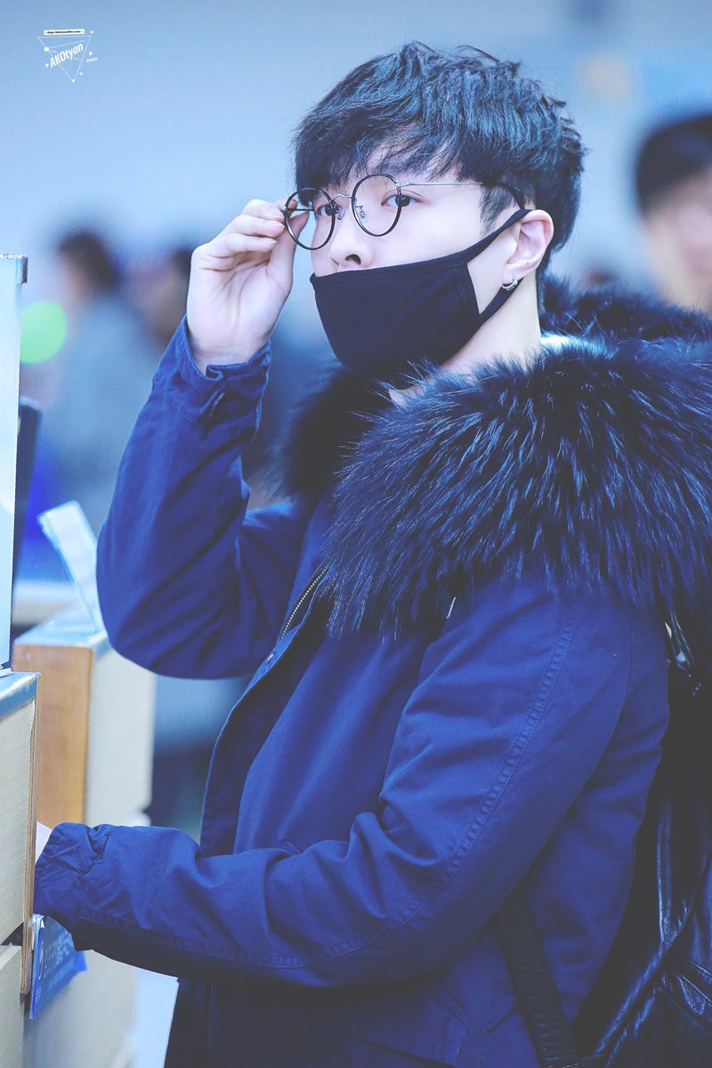 AKOtyan1007's tweet image. 161120 GMP #레이 #장이씽 ▷ akotyan.lofter.com/post/1cbeab6d_… ◁