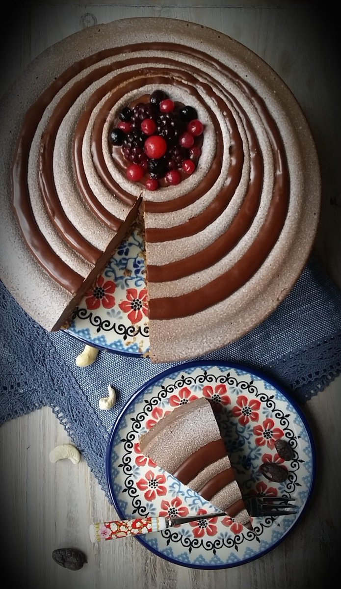 DolceverdeV's tweet photo. torta raw al cioccolato https://t.co/zhwQ9Udo7z https://t.co/CxsmiJ3wAN
