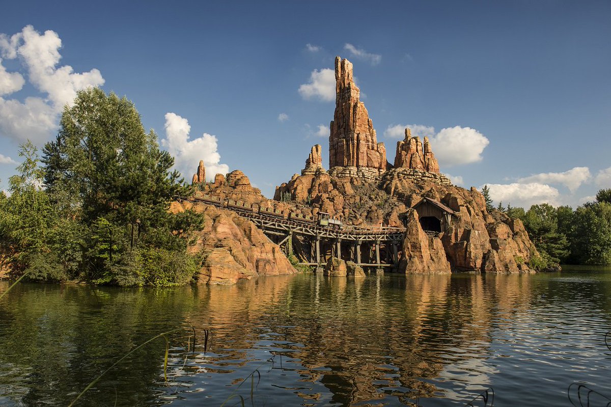 DisneylandParis's tweet photo. RT pour tenter de gagner des entrées 1j/ 2 Parcs à l’occasion de la réouverture prochaine de #BigThunderMoutain! 1/2 https://t.co/qjFWedCpyS