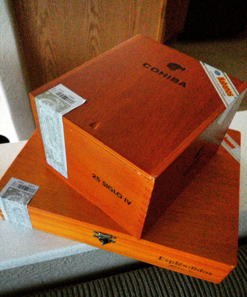 KorKamer's tweet photo. Cuban cigars... COHIBA Espendidos and Siglo IV. Must go. DM me if interested... https://t.co/UcVGujHqxh