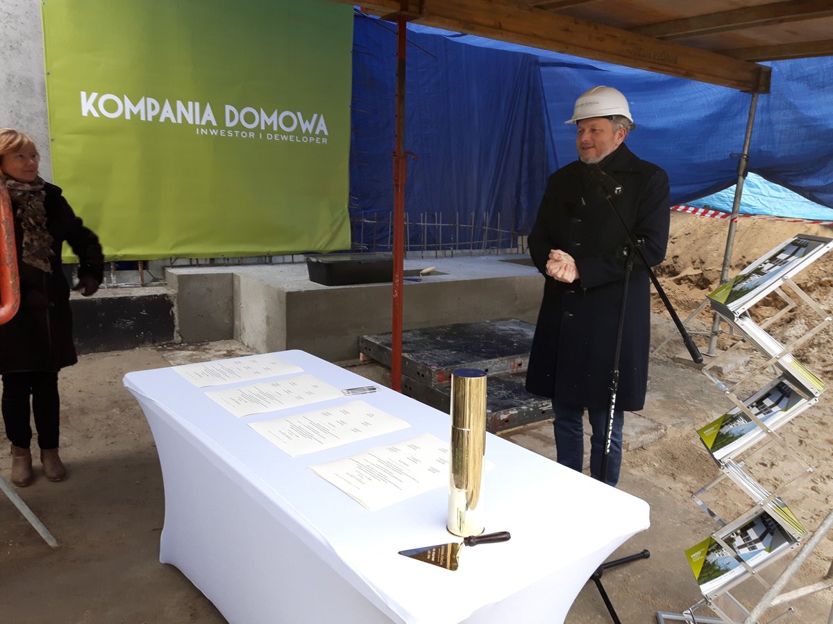 BZolnierzak's tweet photo. W dniu 29 listopada 2016 roku został wmurowany Kamień Węgielny uwieczniający początek budowy inwestycji „Na Bemowie”
https://t.co/GKNPvQlhiX https://t.co/gK2Ry8FGHl