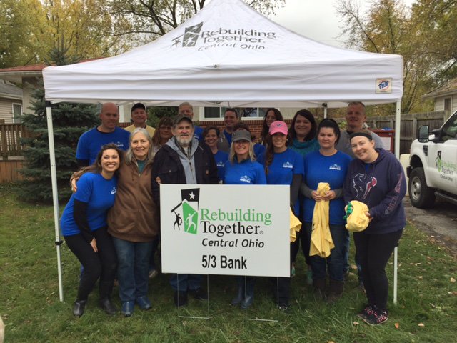 FifthThird's tweet photo. This #VeteransDay, we were honored to serve over 1,000 volunteer hours giving back through community service & financial education. #53Vets https://t.co/QGlMhj4f6E