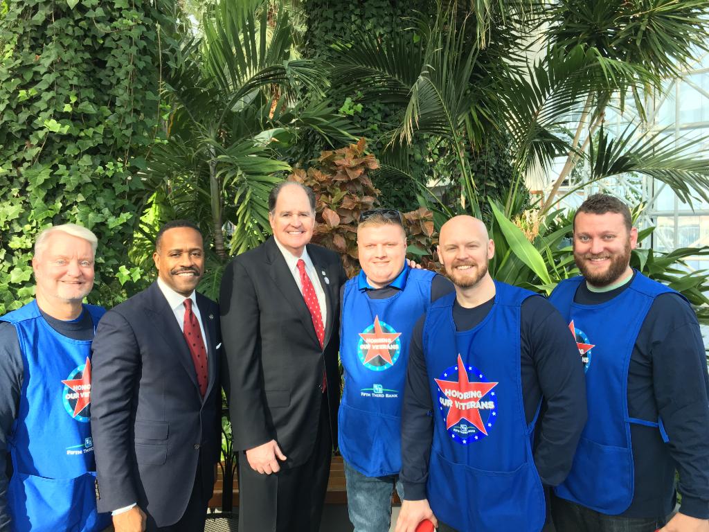 FifthThird's tweet photo. This #VeteransDay, we were honored to serve over 1,000 volunteer hours giving back through community service & financial education. #53Vets https://t.co/QGlMhj4f6E