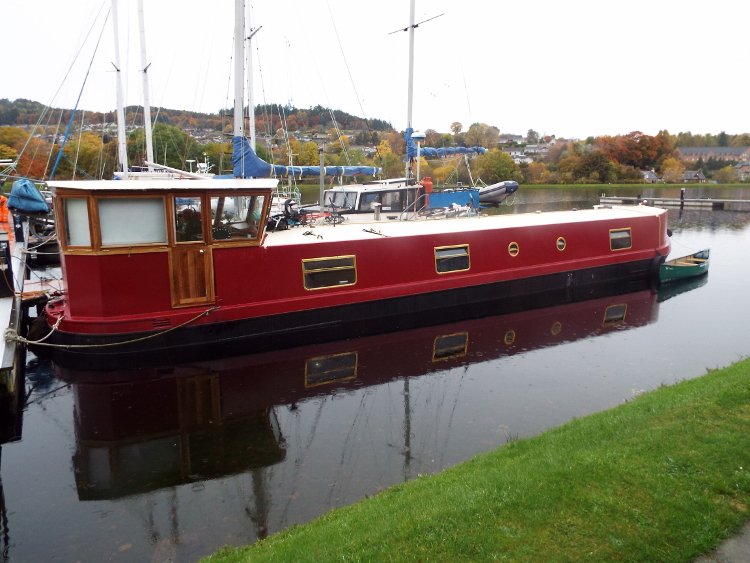 Wide beam narrow boat barge built in 2004. A great liveaboard. Keenly priced at £89,995 caleyboats.co.uk/displacement-h…