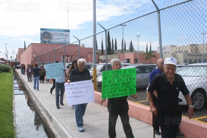 heraldoleon's tweet photo. Urgen a acelerar pago de #Acremex https://t.co/U1zODztmIJ https://t.co/EoEXlQQbOR