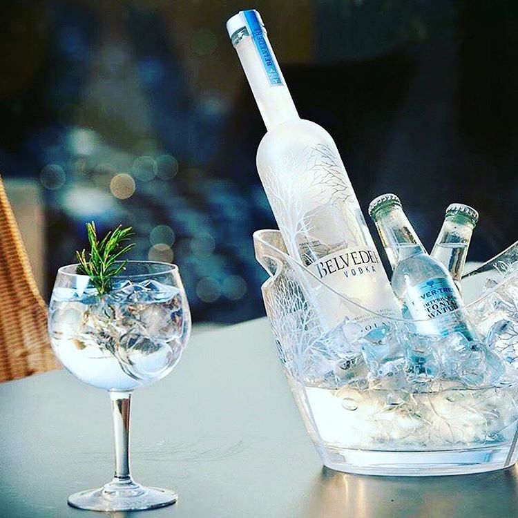 Discoteca_Moss's tweet photo. Listas y reservas viernes y sábado para Moss madrid: apuntate en el 630880984  whatsapp #discotecaMoss https://t.co/Dkqj3pg9pt