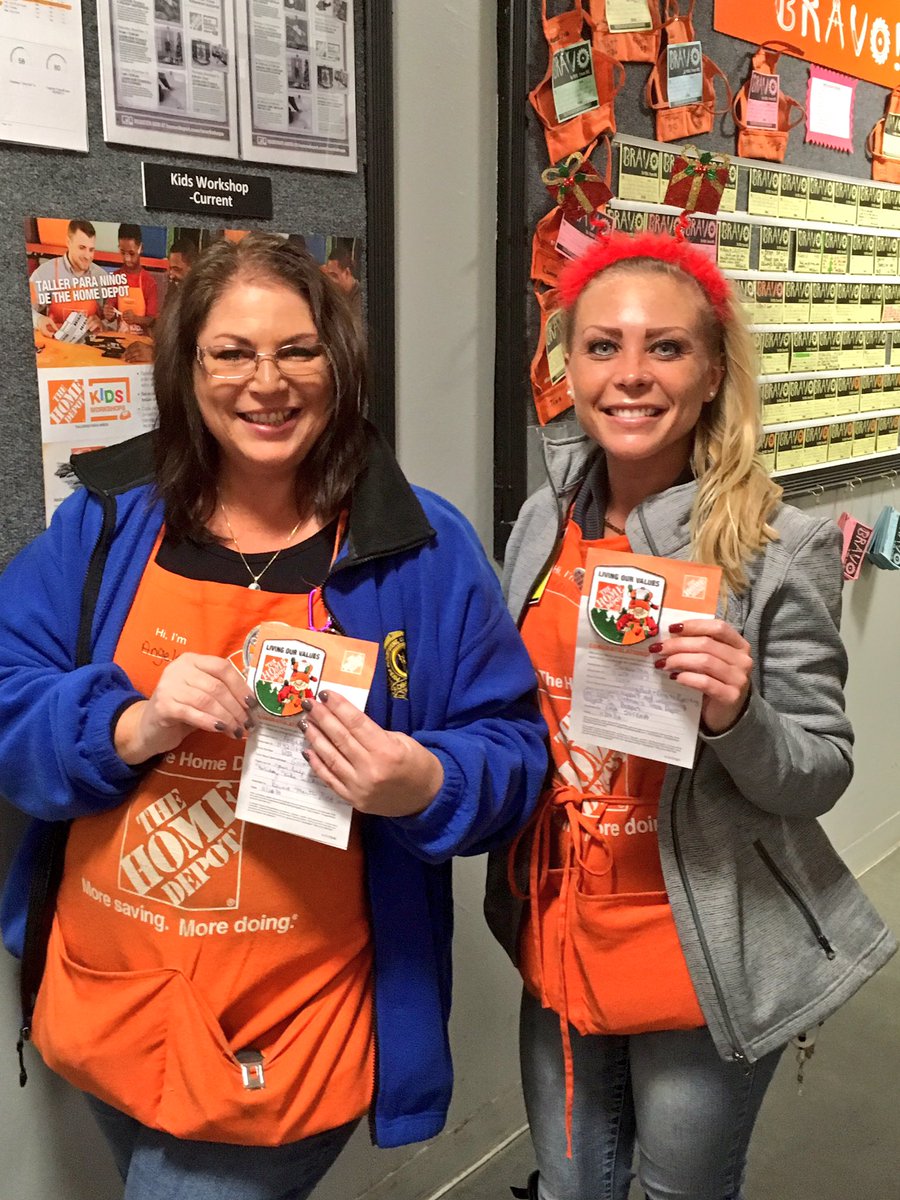 klevine1's tweet photo. @mistrettasam82 giving Angela from d27 a homer badge for delivering great customer service and being a great back up cashier! @SucenaLisa https://t.co/L0T2TlwW2i