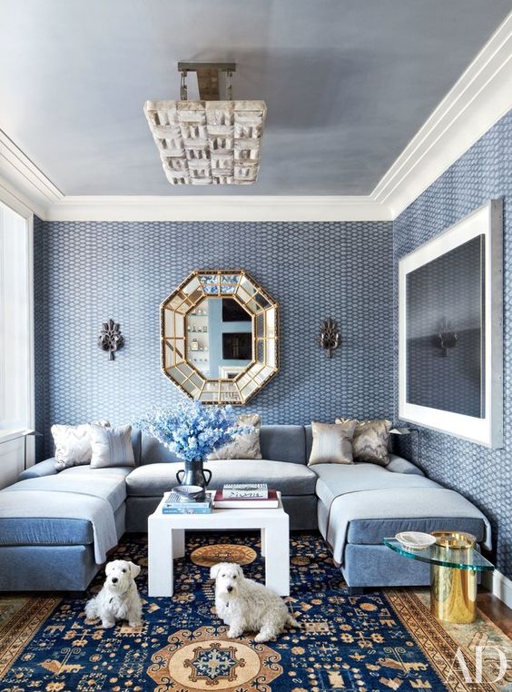 This gorgeous #sectional makes it easy to cozy up to colder weather. (The puppies help, too!) 🔹 #design #interiors #blue #decorating