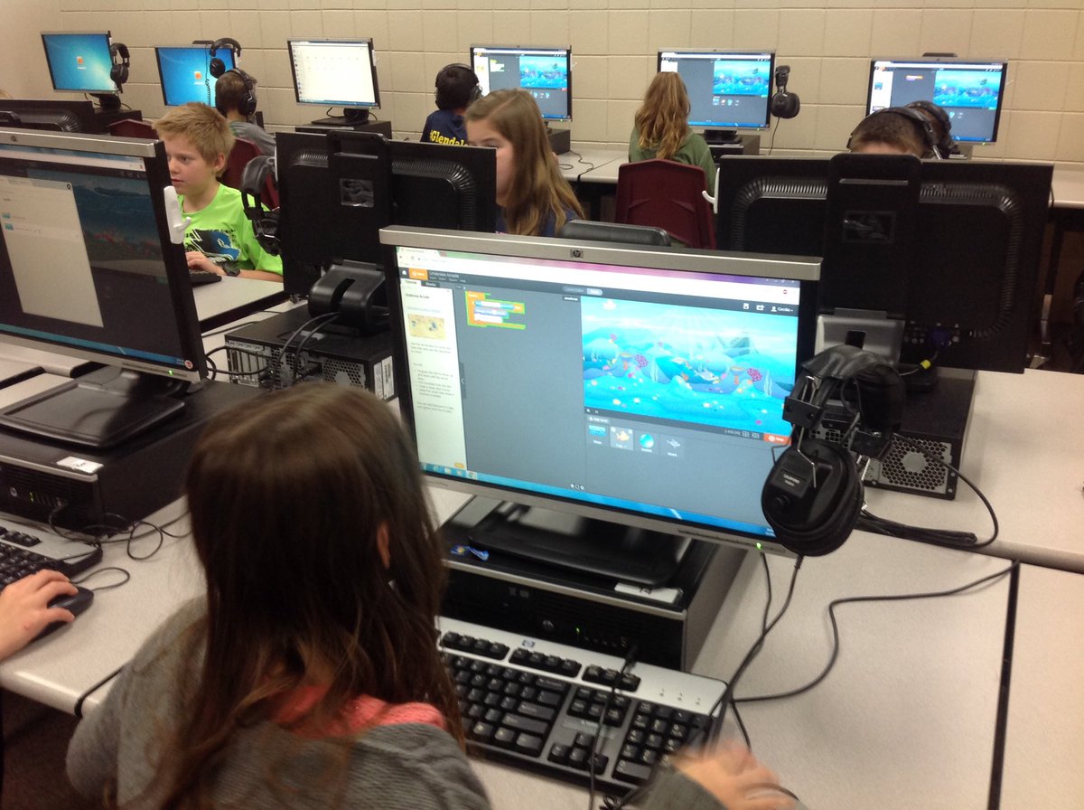 MediaLiaQuinn's tweet photo. Why not start the Hour of Code a week early?! #tynker #gdconnects #kidprogrammers @GlendalePLS https://t.co/IVRSCV3zaj