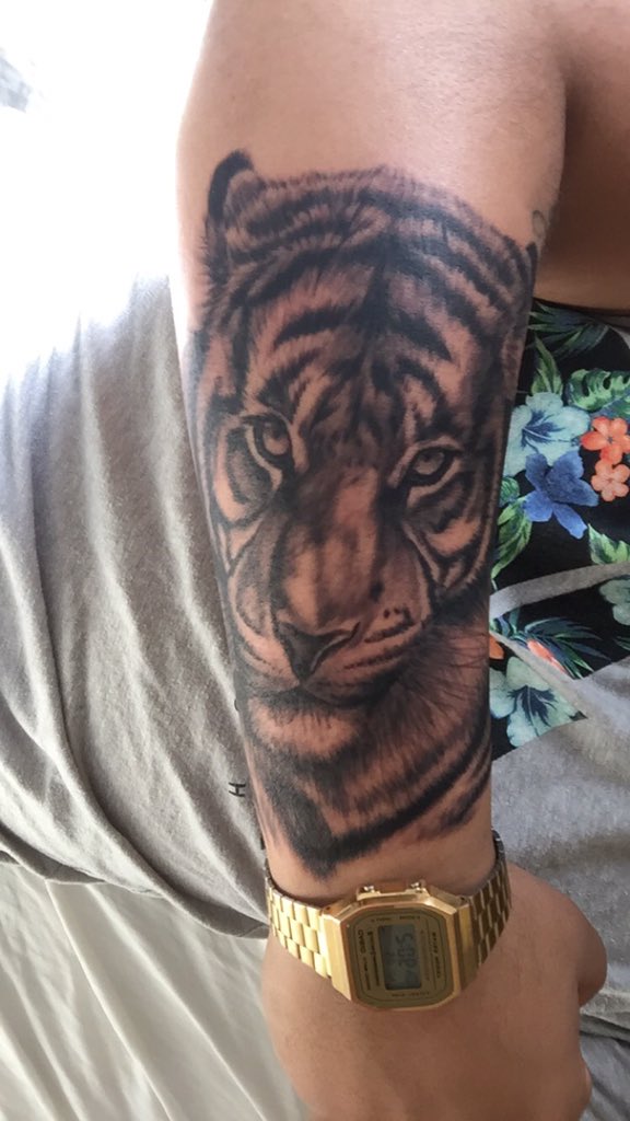 SoTatuagens's tweet photo. Tattoo de um seguidor, mande sua tattoo na DM
Segue a gente no instagram: https://t.co/JDbDA9RjMe https://t.co/bYOzm6REzu