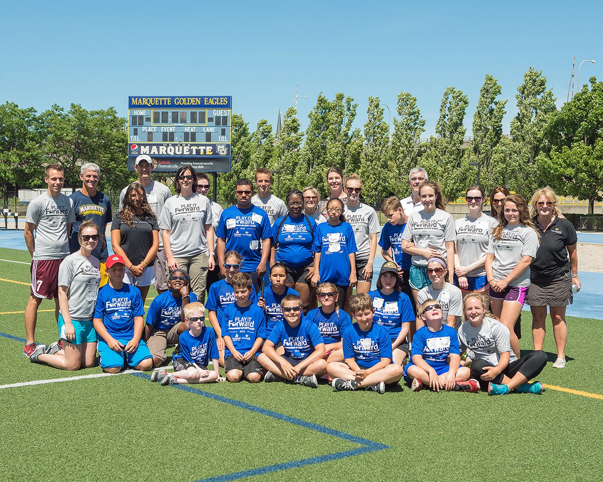 VisionForwardWI's tweet photo. Thank u partners! Our Sports Camp isn't possible w/out@MarquetteU,Ian Kloehn, volunteers & our coaches! #PlayifForward on #GivingTuesday https://t.co/Vudua5aYXN