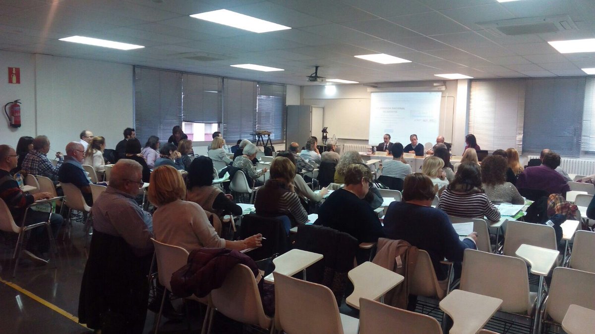 ConArtritis's tweet photo. Ponentes y asistentes listos, da comienzo la Jornada Nacional de #Artritis en #Zaragoza @unizar @SEReumatologia #OctAR16 https://t.co/5g882B51bI