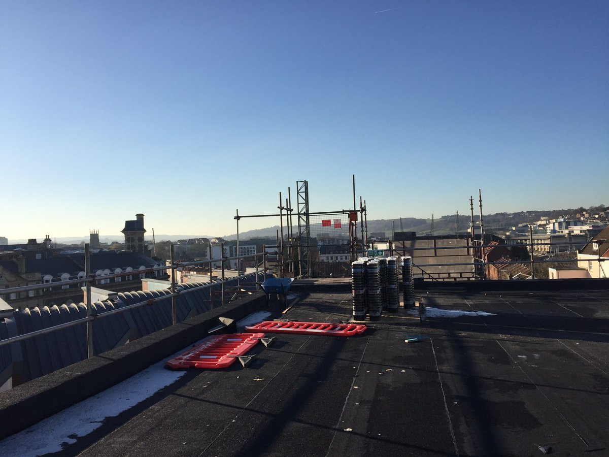 Not a bad view over Bristol from the roof of Redcliffe Parade West this morning <a href="/garethmainwari1/">Gareth Mainwaring</a> @IntegralBuildTS <a href="/GleedsGlobal/">Gleeds</a>