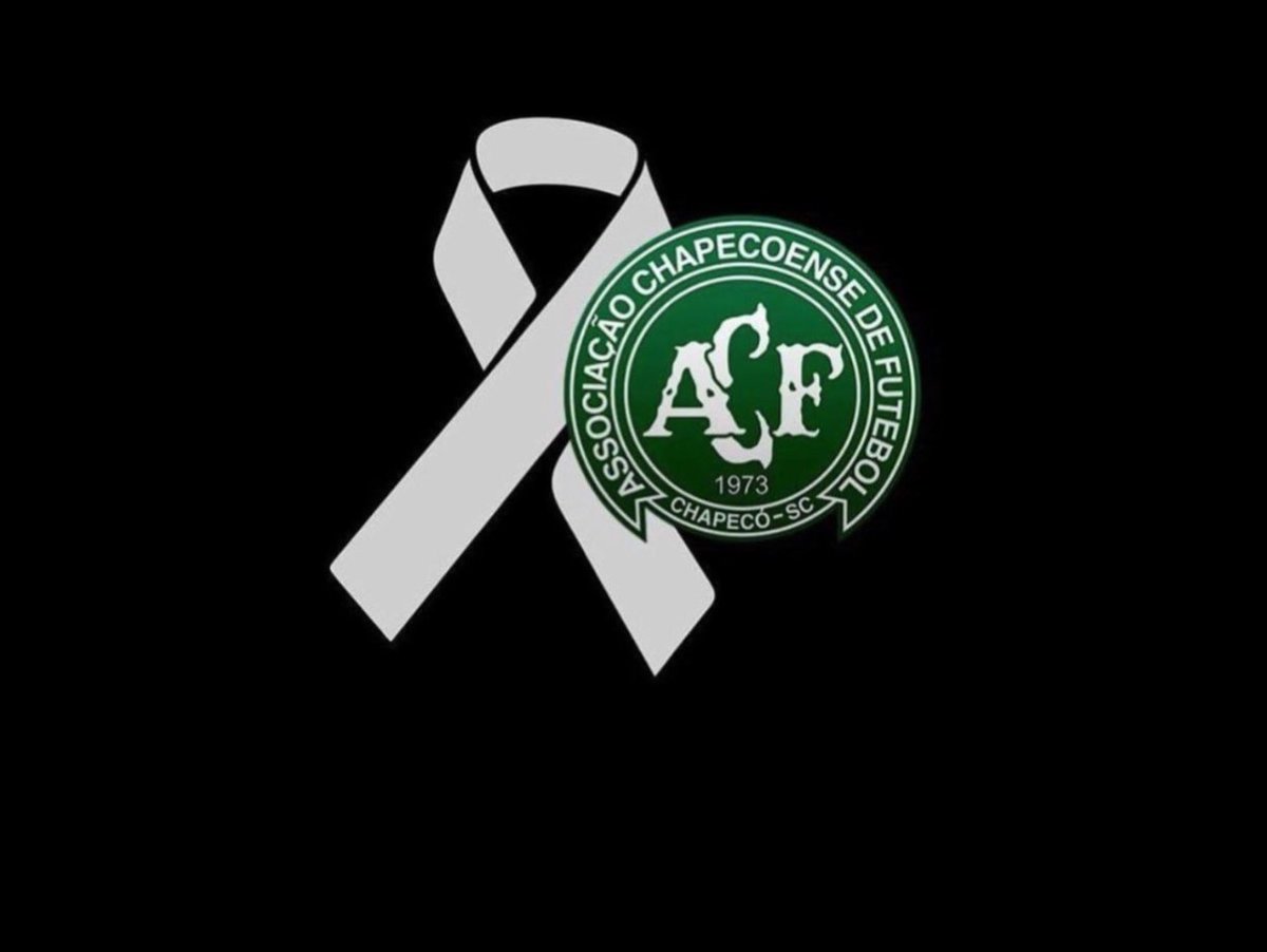 CarolinaPalomo's tweet photo. Amo el Futbol y me llena de tristeza este accidente...Que pena de verdad !!!!
#Fuerzachape https://t.co/LFD1ToVFeE