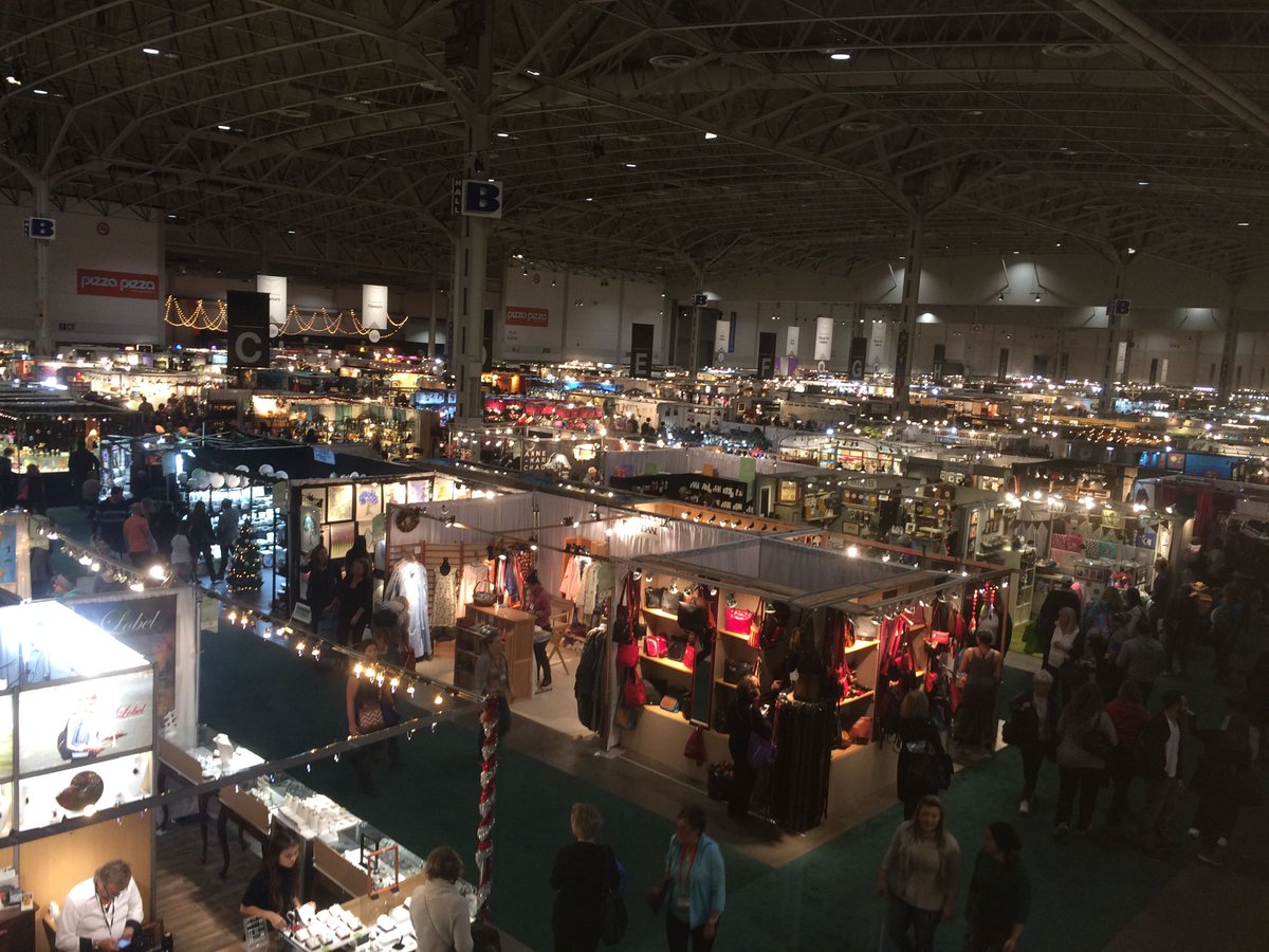 ExPlaceTO's tweet photo. The One of A Kind Christmas Show &amp; Sale is open until 9pm tonight here at #ExPlaceTO! #OOAKX16 Getting here: https://t.co/ok81ZZlzMc https://t.co/AxcvfoQti6