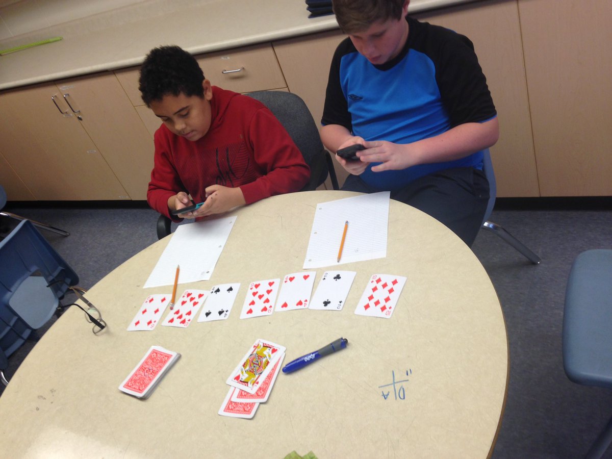 MrOdette's tweet photo. Using decks of cards to generate random sets of data and then calculating Measures of Central Tendancy @WCLittleES @SCDSB_Schools #mathcards https://t.co/jfc3hrjvmp