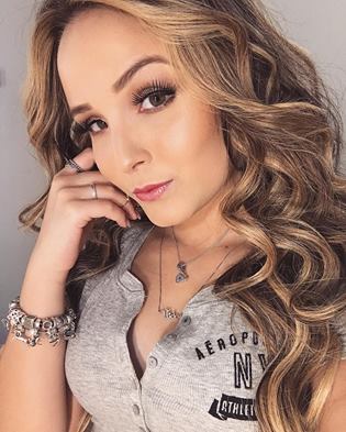 Isabela (@isabelajueiraof) on Twitter photo 