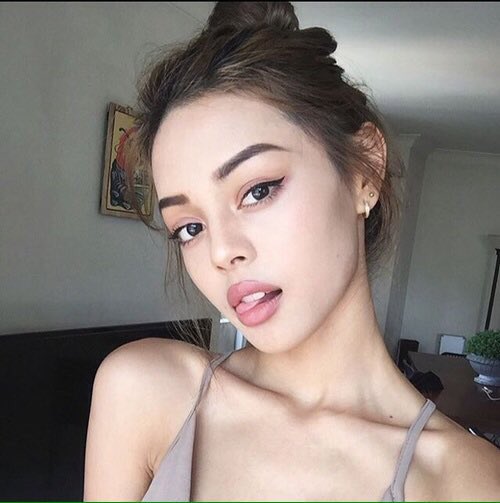 rpgdeclic's tweet photo. • Lily Maymac.
• Tahis.
• 20 ans.
• Hétéro.
• Braquage, conso de stups. https://t.co/JqtSVgc6K0