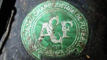 _portamivia_'s tweet photo. ❤️Non sono lontano, sono dall'altra parte, proprio dietro l'angolo ❤️ #Chapecoense #Medellin #ForChape https://t.co/9cL8E2eCcY