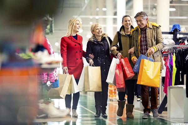 TheStreet's tweet photo. With Black Friday and Cyber Monday sales at $3.34B and $3.39B respectively, Cyber Monday narrowly stays the winner: https://t.co/dsBYmZ7ijx https://t.co/aAHUEQrvur
