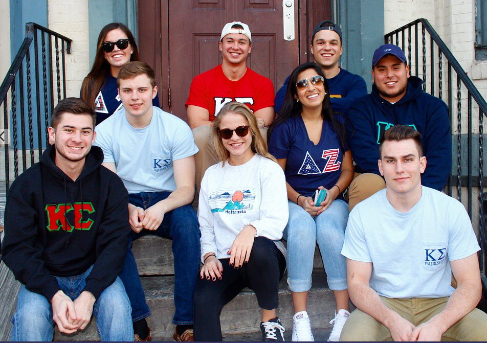 TUDeltaZeta's tweet photo. 🍗‼️TONIGHT‼️🍗 DZ and KΣ's Wing Bowl starts at 8:30 pm! $5 to enter &amp; eat, $10 to compete🍴 Hope to see you there! 🎉 https://t.co/X57BO96P22