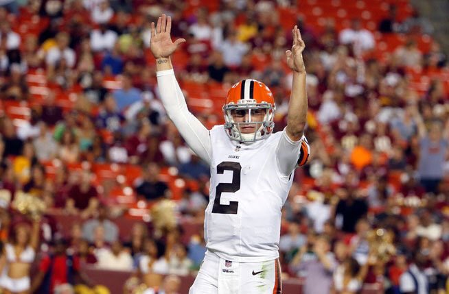 NFL_Stats's tweet photo. Last Time #Browns Won a Game:

December 13th, 2015

Their QB:

Johnny Manziel https://t.co/JXtdwHcqTV