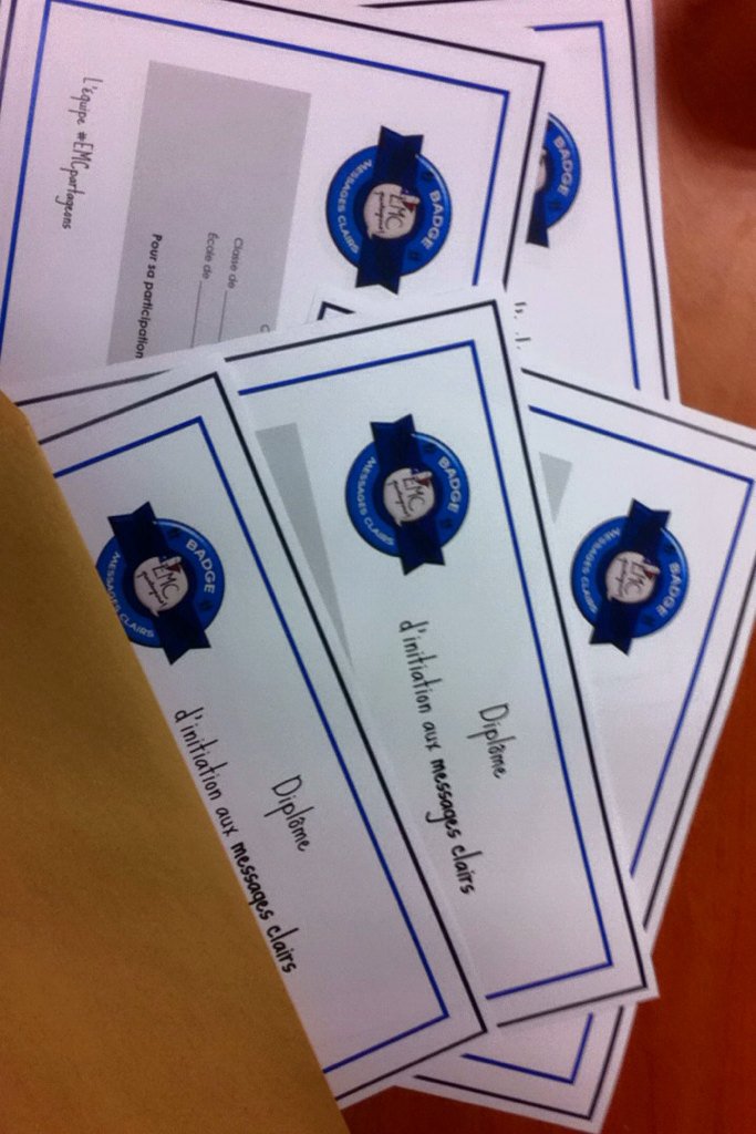 EMCpartageons's tweet photo. Les diplĂŽmes du #DefiMessageClair sont en route ! Surveillez vos boĂźtes aux lettres ! https://t.co/0pTJW6NYjT